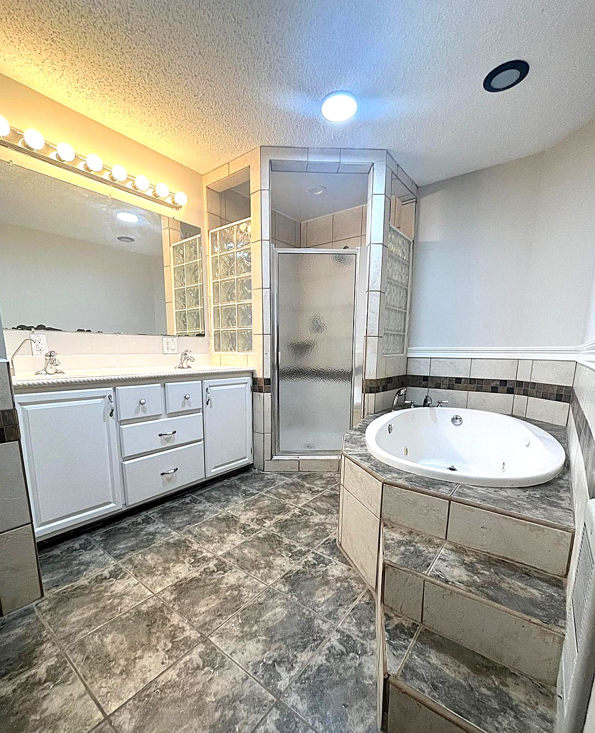 3932 Fraser Circle - 1 photo 7