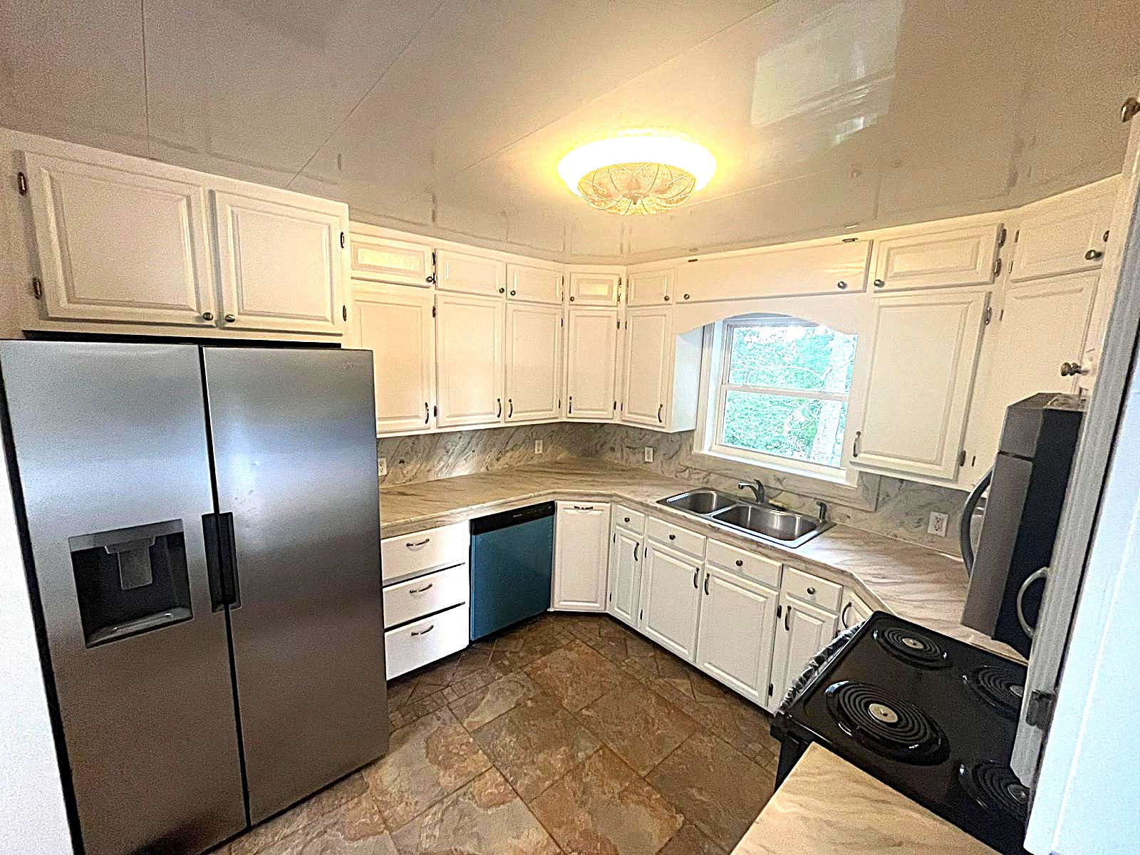 3932 Fraser Circle - 1 photo 4